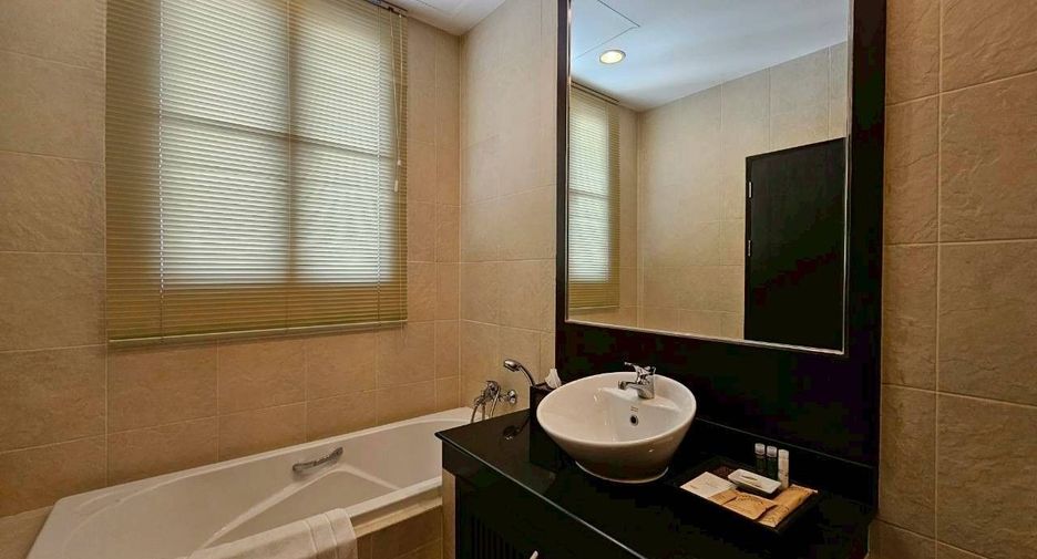 For rent 3 bedrooms serviced apartment in Khlong Toei, Bangkok
