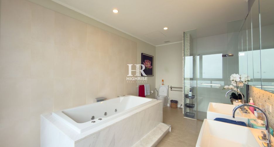 For sale 3 ベッドルーム condo in Bang Lamung, Chonburi