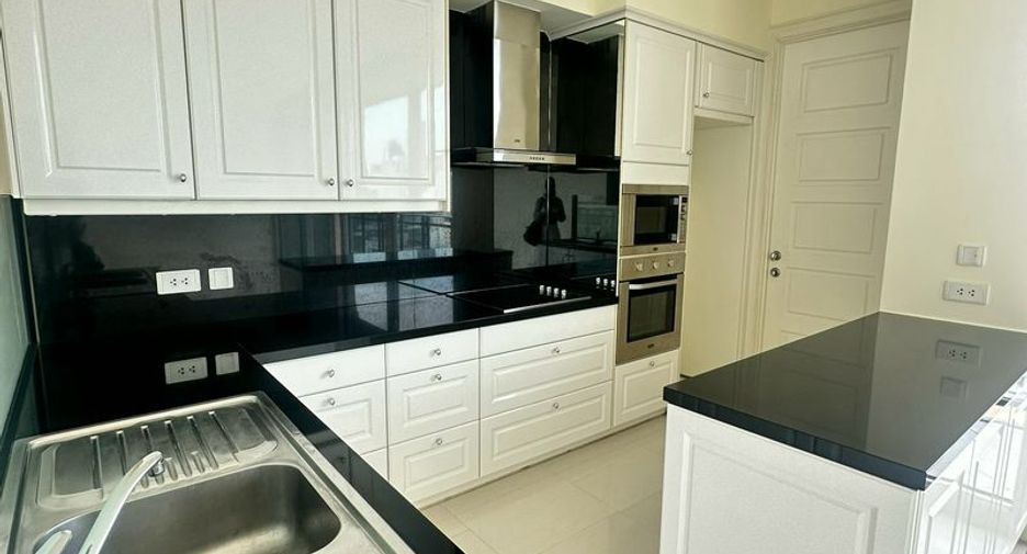 For sale 2 bedrooms condo in Watthana, Bangkok