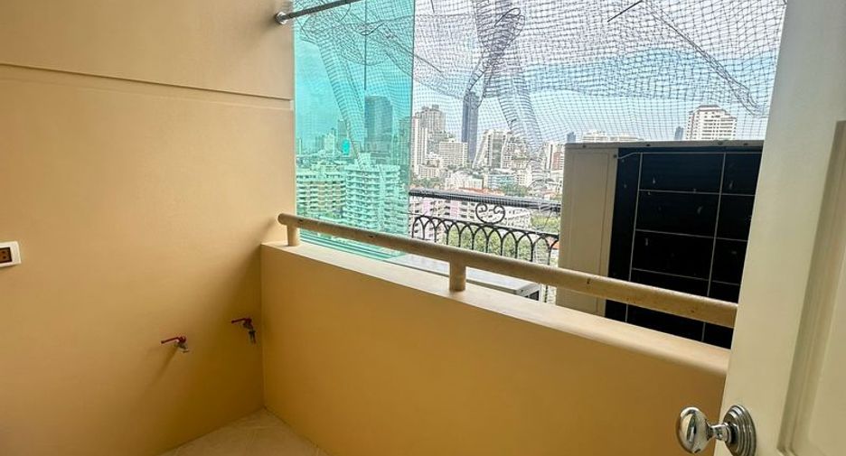 For sale 2 bedrooms condo in Watthana, Bangkok