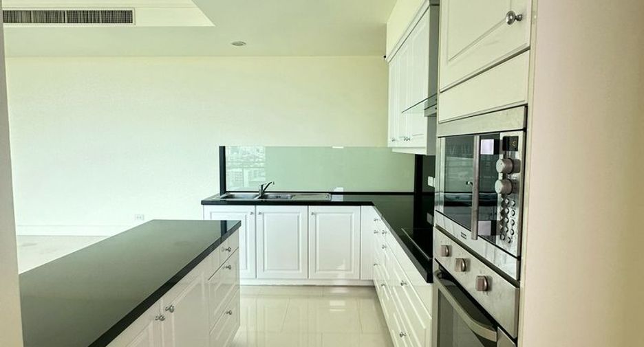 For sale 2 bedrooms condo in Watthana, Bangkok