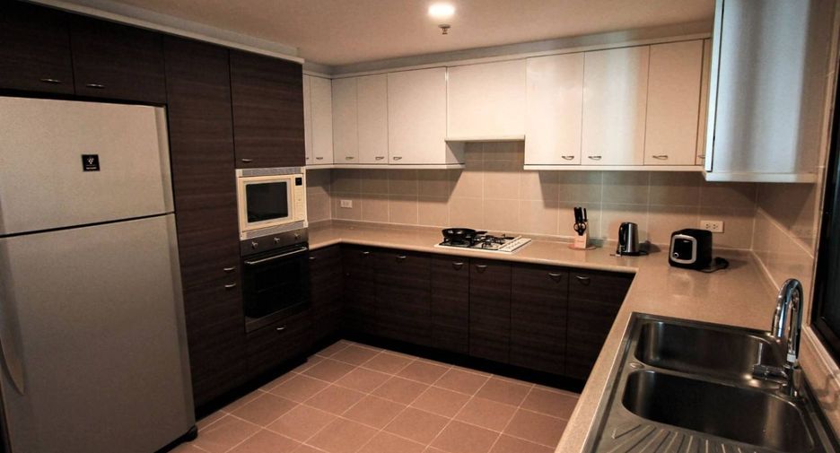 Apartamento en alquiler de 3 habitaciones en Watthana, Bangkok