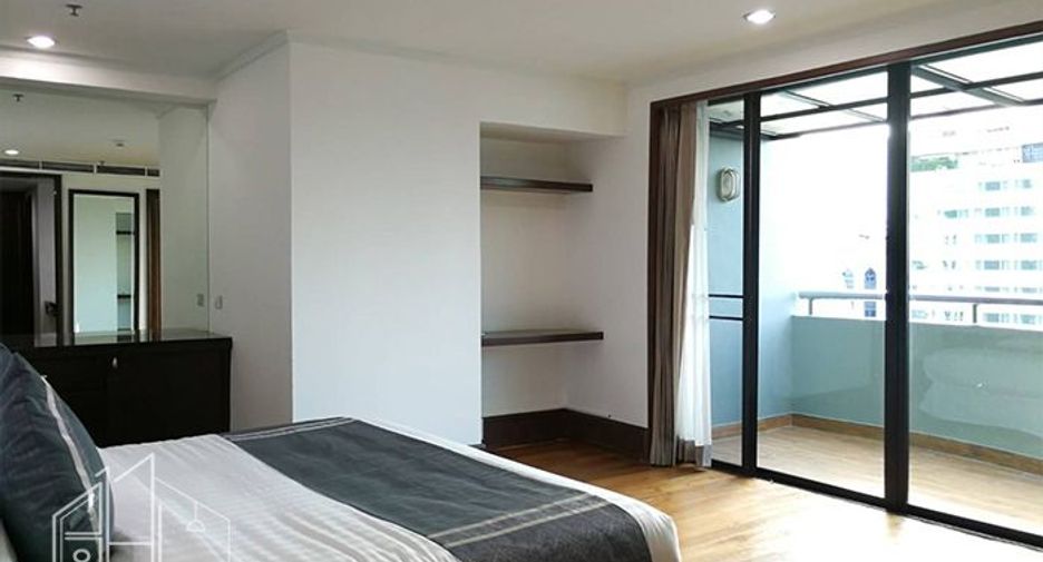 For rent 2 bedrooms condo in Watthana, Bangkok