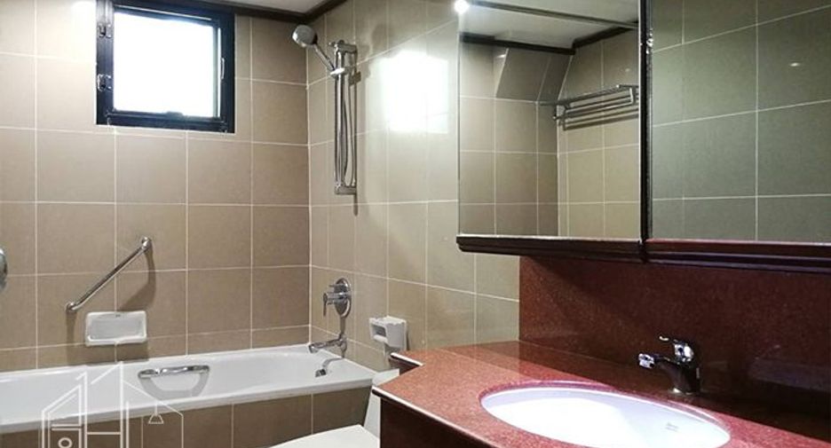 For rent 2 bedrooms condo in Watthana, Bangkok