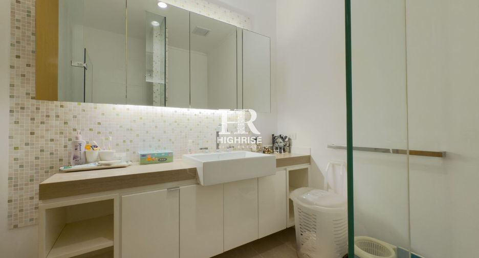 For sale 2 ベッドルーム condo in Bang Lamung, Chonburi