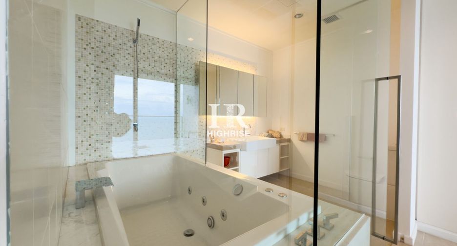 For sale 2 ベッドルーム condo in Bang Lamung, Chonburi
