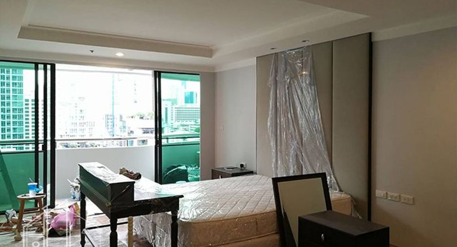 For rent 3 bedrooms condo in Watthana, Bangkok