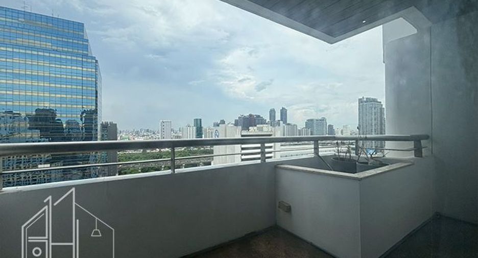 À louer 3 chambres condo à Watthana, Bangkok