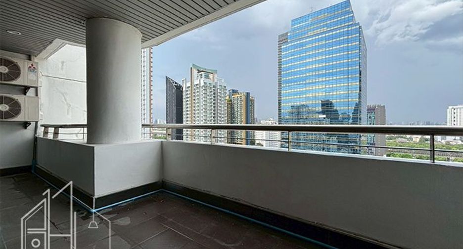 À louer 3 chambres condo à Watthana, Bangkok