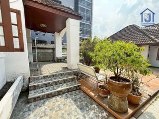 出售 6 卧室 独立屋 在 Mueang Nonthaburi, Nonthaburi