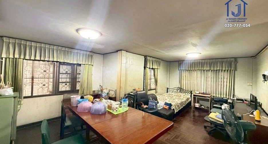 出售 6 卧室 独立屋 在 Mueang Nonthaburi, Nonthaburi