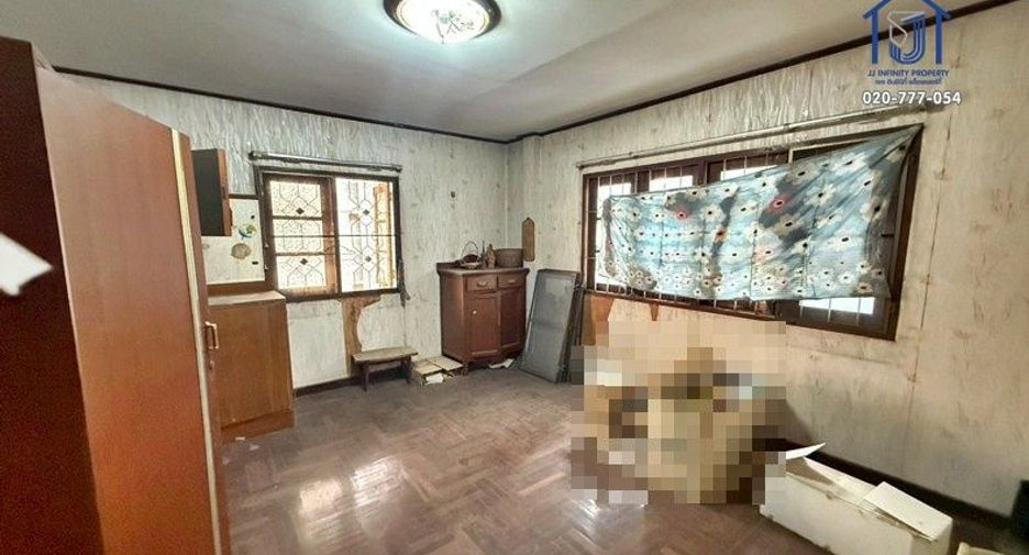 出售 6 卧室 独立屋 在 Mueang Nonthaburi, Nonthaburi