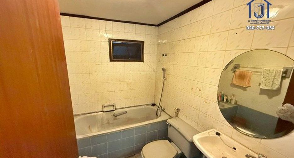 出售 6 卧室 独立屋 在 Mueang Nonthaburi, Nonthaburi
