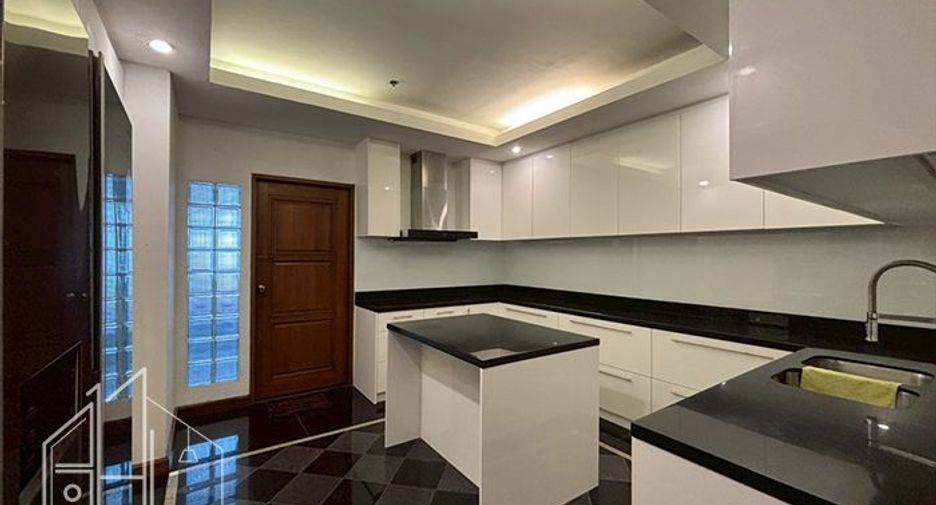 À louer 3 chambres condo à Watthana, Bangkok