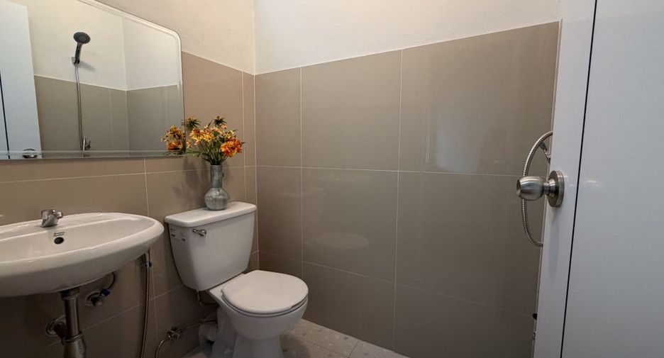 For sale 1 Beds condo in Lat Krabang, Bangkok