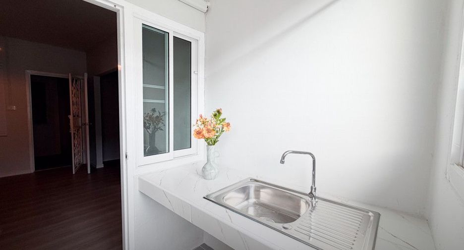 For sale 1 Beds condo in Lat Krabang, Bangkok