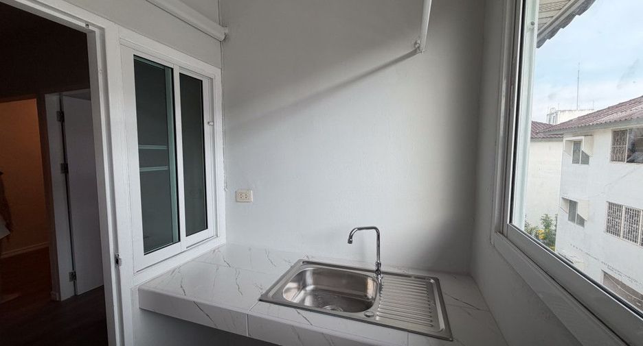 For sale 1 Beds condo in Lat Krabang, Bangkok