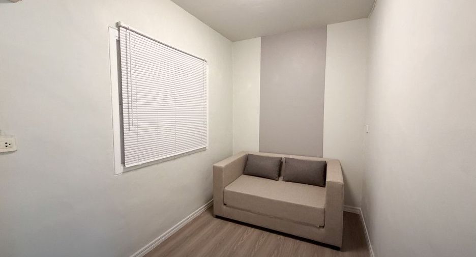 For sale 1 Beds condo in Lat Krabang, Bangkok