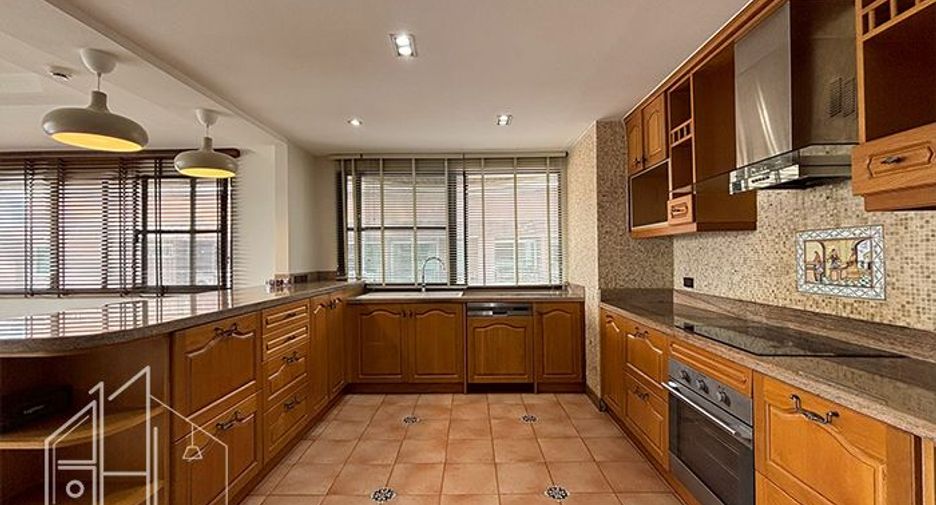 Wohnung zur Miete mit 3 Zimmer in Khlong Toei, Bangkok