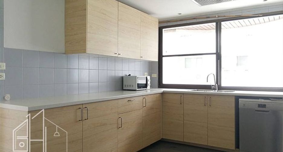 Wohnung zur Miete mit 3 Zimmer in Khlong Toei, Bangkok