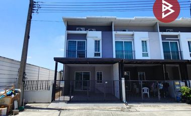 For sale 3 ベッドルーム townhouse in Sam Phran, Nakhon Pathom