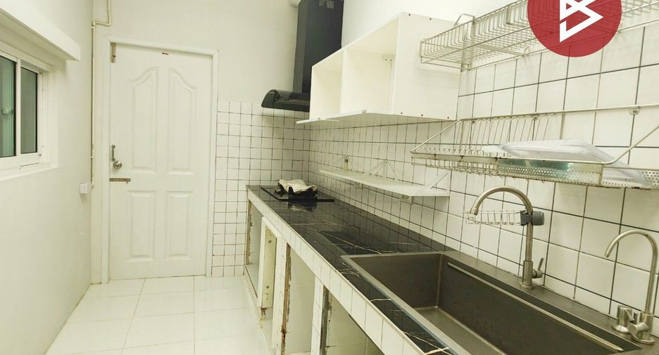 For sale 3 ベッドルーム townhouse in Sam Phran, Nakhon Pathom