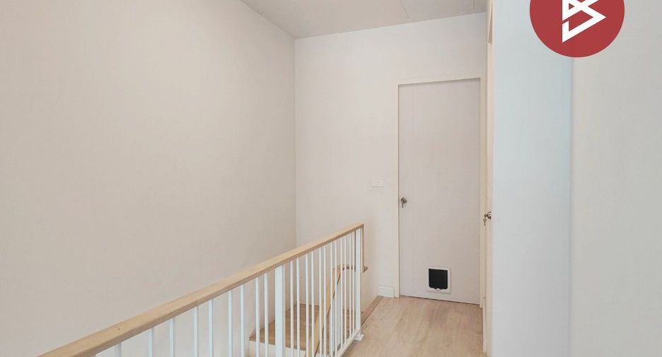 For sale 3 ベッドルーム townhouse in Sam Phran, Nakhon Pathom