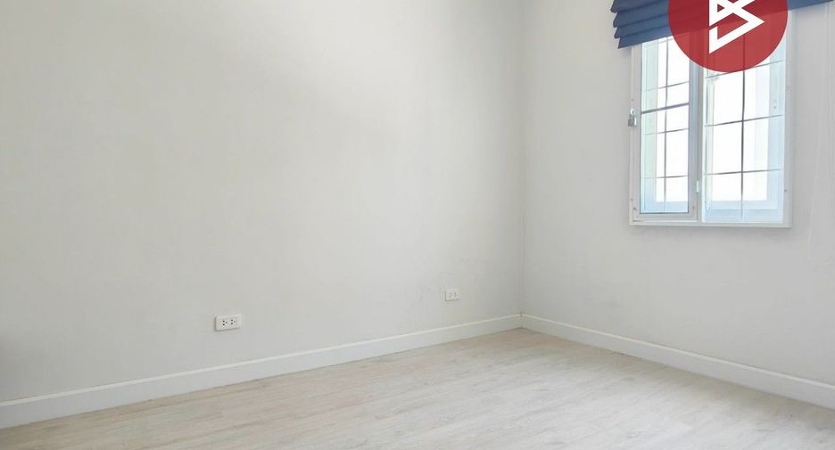 For sale 3 ベッドルーム townhouse in Sam Phran, Nakhon Pathom