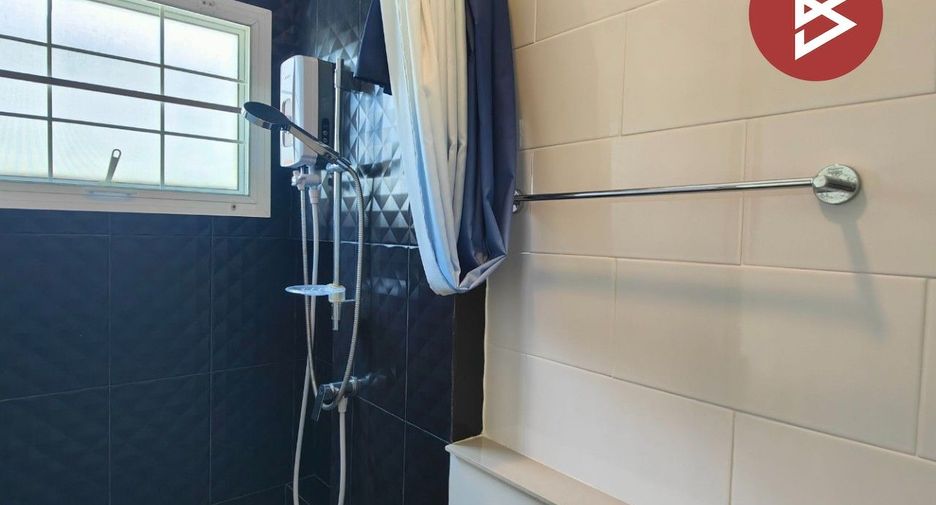 For sale 3 ベッドルーム townhouse in Sam Phran, Nakhon Pathom