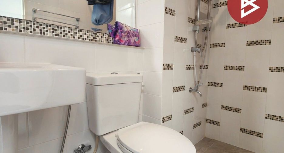 For sale 3 ベッドルーム townhouse in Sam Phran, Nakhon Pathom