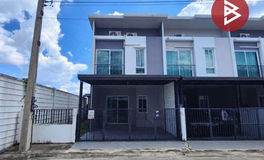 Casa adosada en venta de 3 habitaciones en Sam Phran, Nakhon Pathom