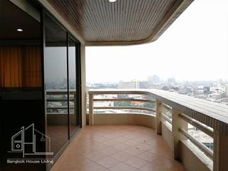 For rent 3 bedrooms condo in Khlong Toei, Bangkok