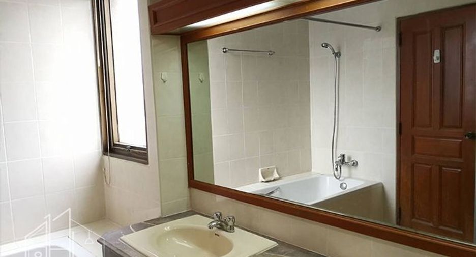 Wohnung zur Miete mit 3 Zimmer in Khlong Toei, Bangkok