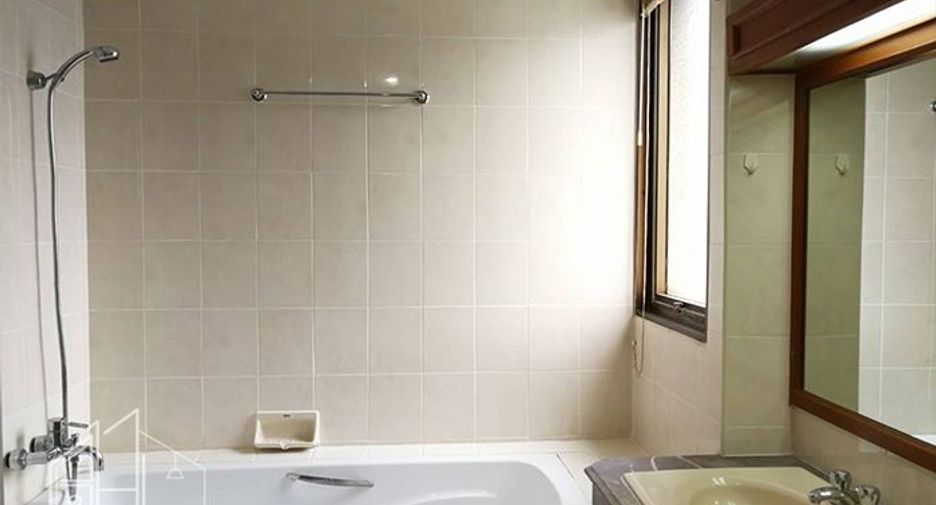Wohnung zur Miete mit 3 Zimmer in Khlong Toei, Bangkok