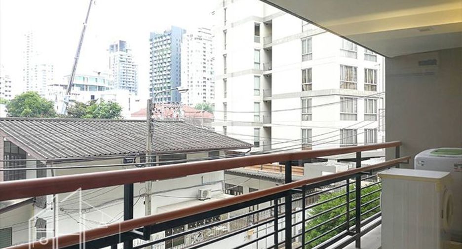 For rent 3 bedrooms condo in Khlong Toei, Bangkok