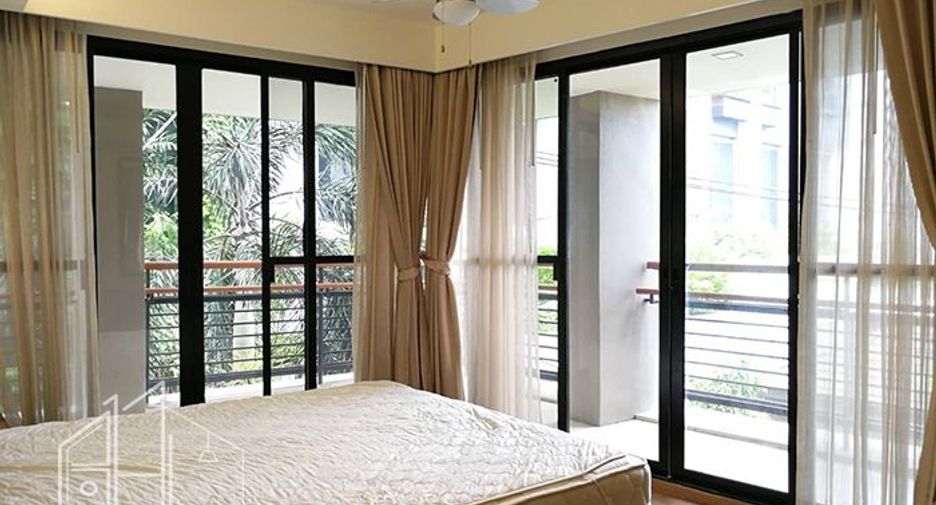For rent 3 bedrooms condo in Khlong Toei, Bangkok