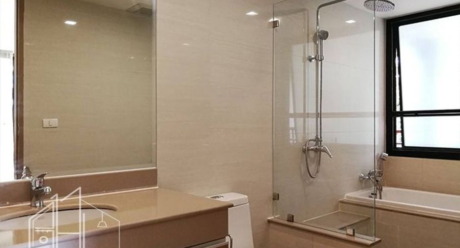 For rent 3 bedrooms condo in Khlong Toei, Bangkok
