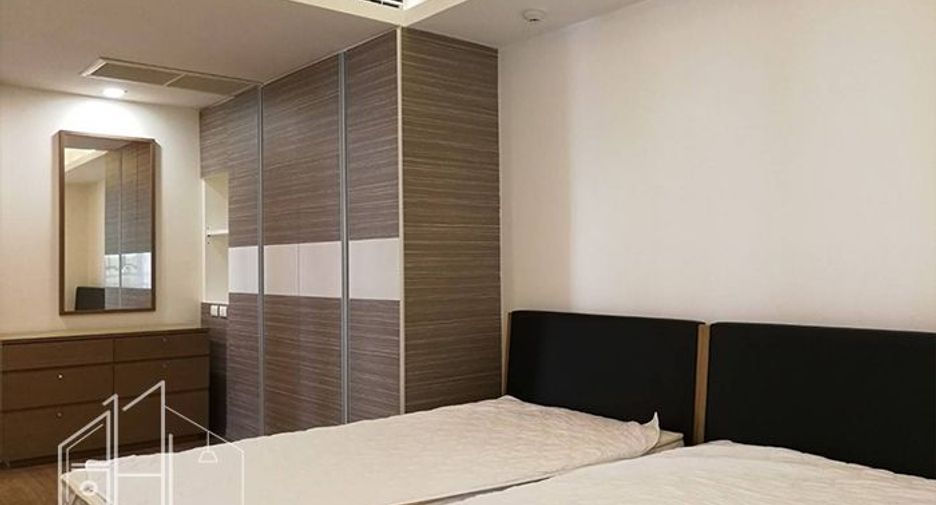 For rent 3 bedrooms condo in Khlong Toei, Bangkok