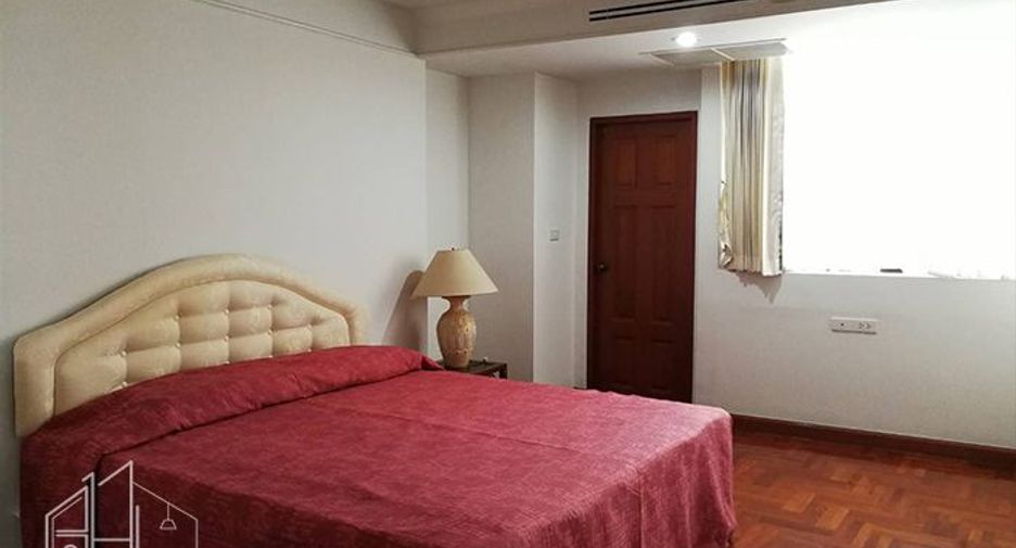 For rent 3 bedrooms condo in Khlong Toei, Bangkok