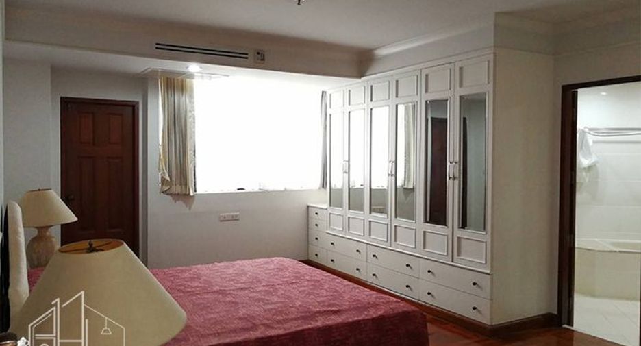 For rent 3 bedrooms condo in Khlong Toei, Bangkok