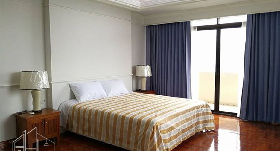 For rent 3 bedrooms condo in Khlong Toei, Bangkok