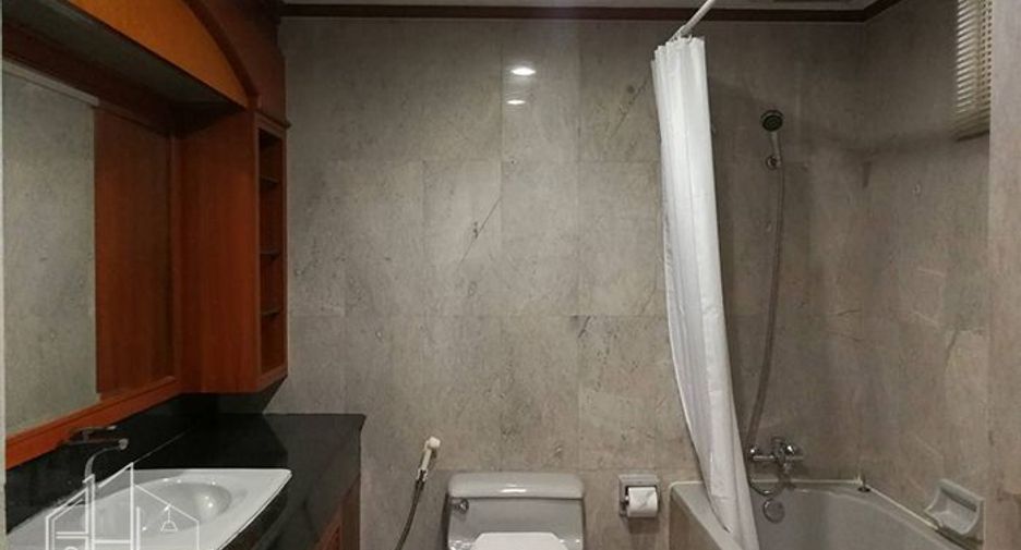For rent 3 bedrooms condo in Khlong Toei, Bangkok