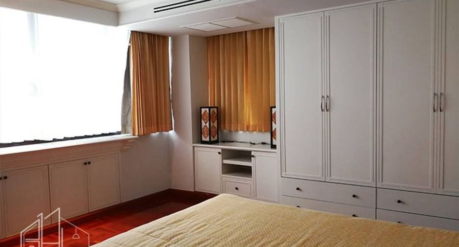 For rent 3 bedrooms condo in Khlong Toei, Bangkok