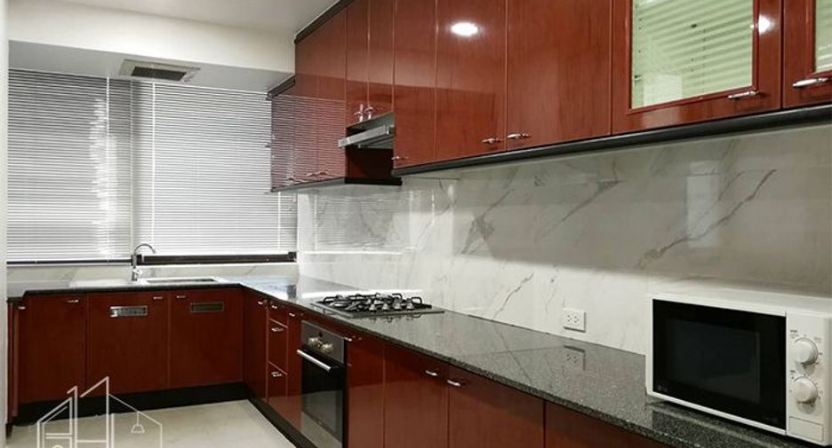 For rent 3 bedrooms condo in Khlong Toei, Bangkok
