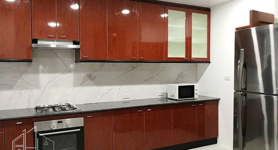 For rent 3 bedrooms condo in Khlong Toei, Bangkok