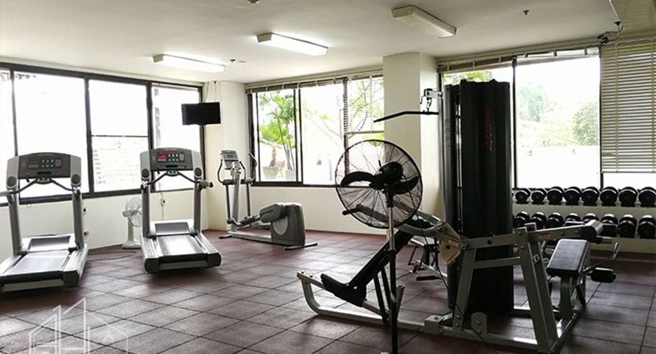 For rent 3 bedrooms condo in Khlong Toei, Bangkok