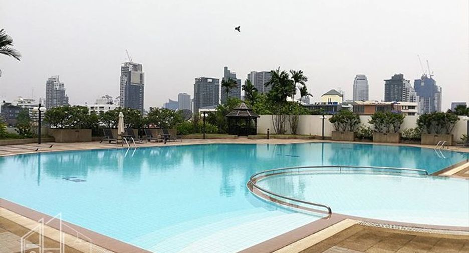 For rent 3 bedrooms condo in Khlong Toei, Bangkok