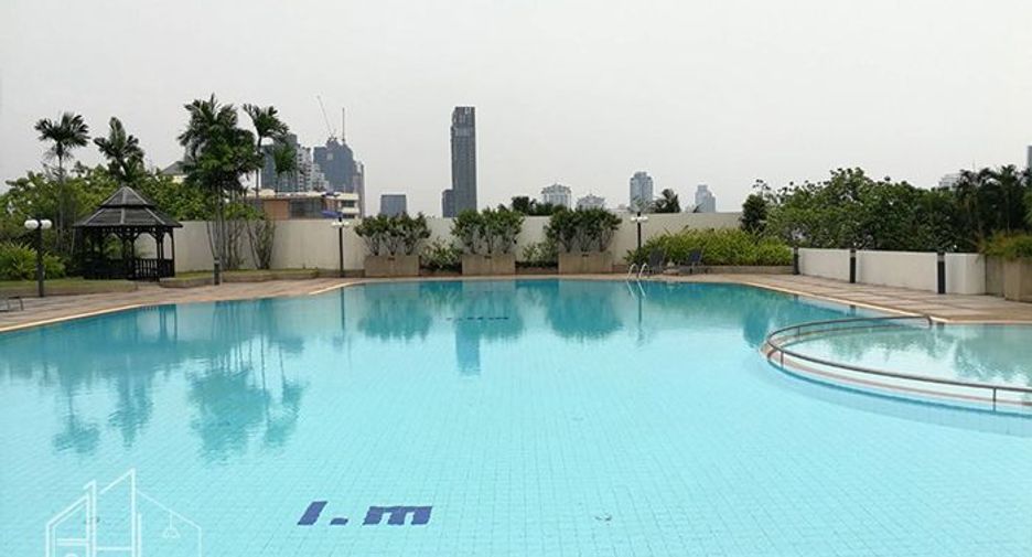 For rent 3 bedrooms condo in Khlong Toei, Bangkok