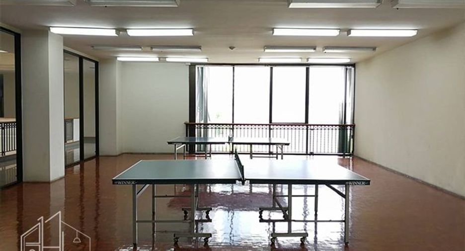 For rent 3 bedrooms condo in Khlong Toei, Bangkok