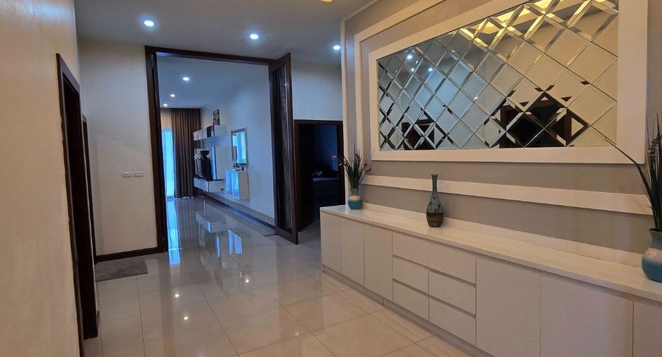 À louer 3 chambres villa à Huay Yai, Pattaya